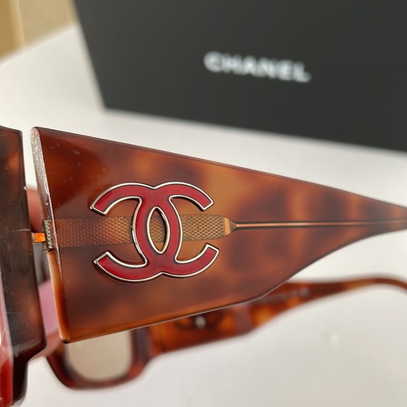 Authentic Chanel Sunglasses. - Picture 10 of 15